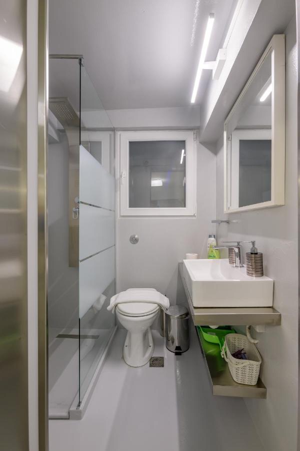 Fully Renovated Underground Flat In Pagrati Appartement Athene Buitenkant foto